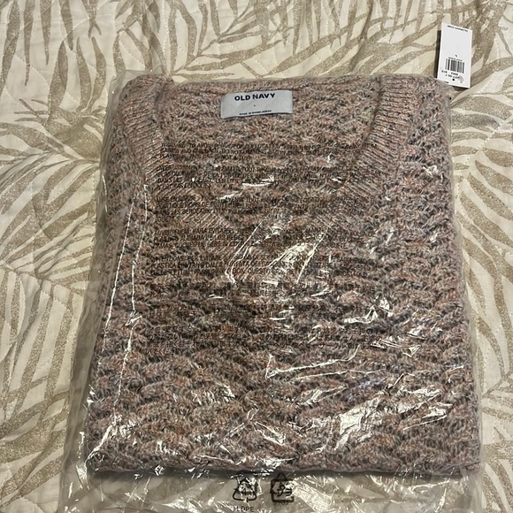 Old navy women’s sweater - Picture 2 of 3